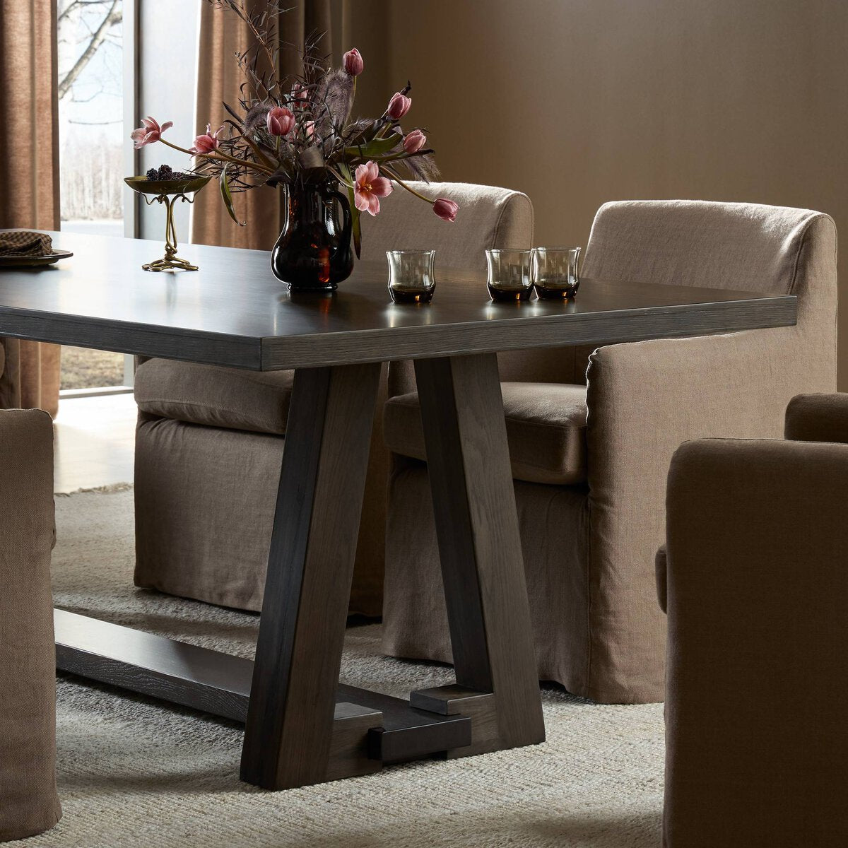 Luxora Dining Table