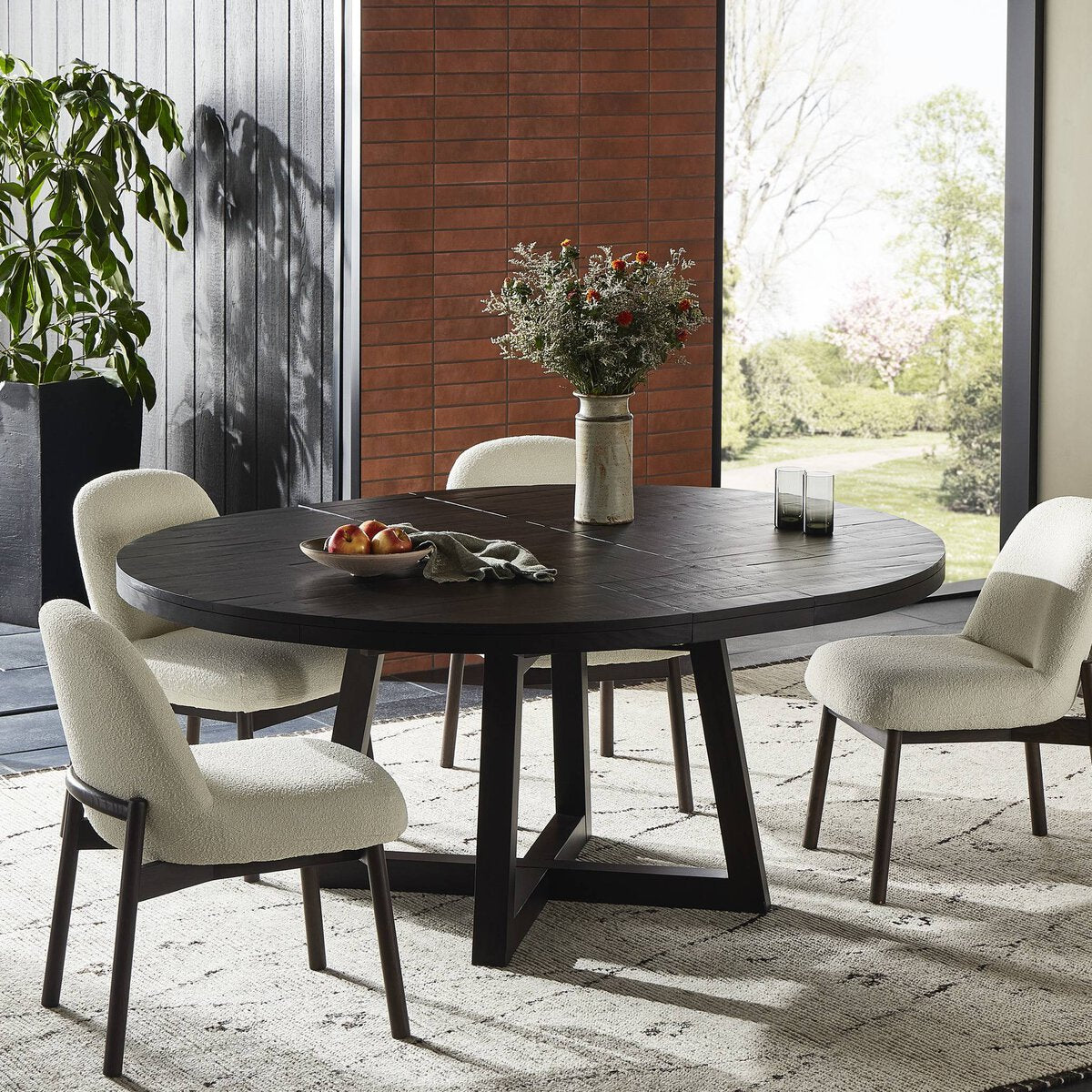 Montgomery Round Ext Dining Table